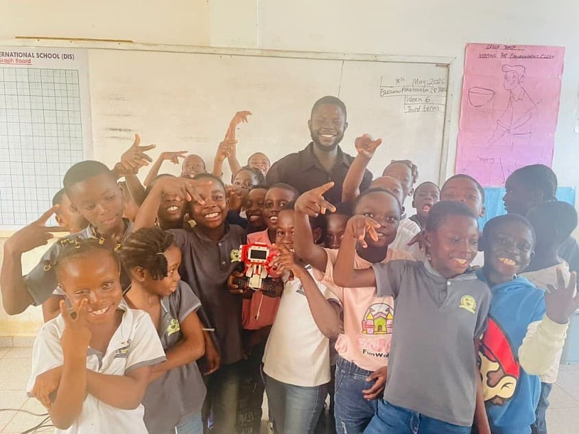 Pupils building robots with their robotics facilitator